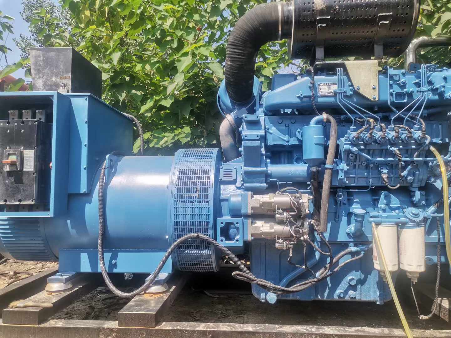 会东详细说明降低 800kW 柴油发电机输出电流波动的方法